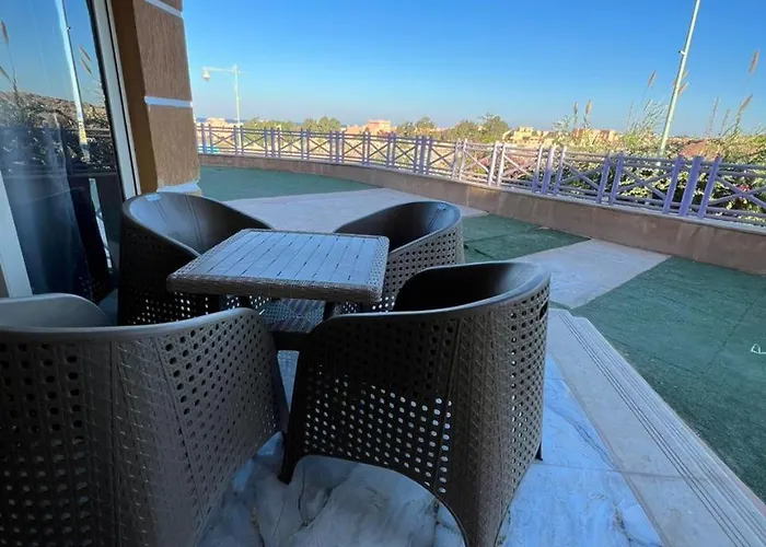 Alpesi faház Porto Sokna Water Front Ground Floor Family Only Ajn-Szuhna