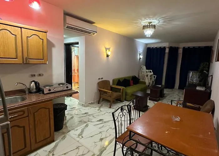 Alpesi faház Porto Sokna Water Front Ground Floor Family Only Ajn-Szuhna