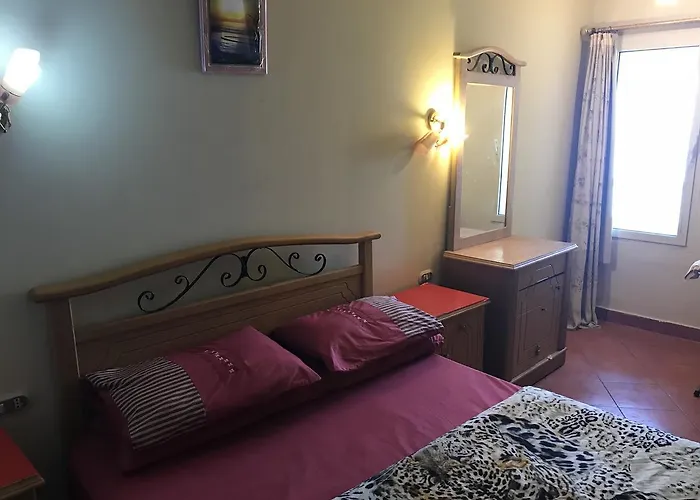 Alpesi faház Porto Sokna Water Front Ground Floor Family Only Ajn-Szuhna